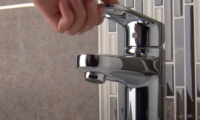 Перекрили воду в кранах