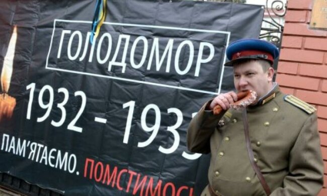 Львовяне под консульством России напомнили, кто организовал Голодомор