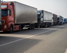 Кабмін обмежив торгівлю із Кримом