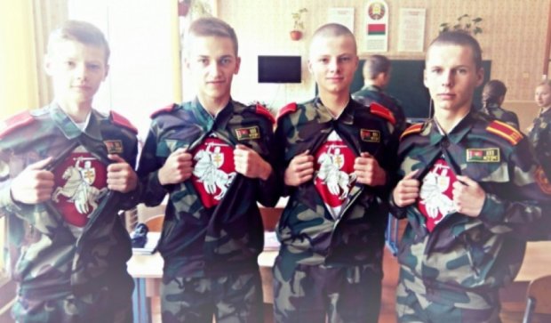 Білоруського кадета відрахували за фото з гербом "Погоня"