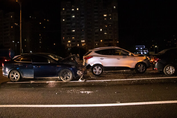 У Києві п'яний шумахер "зіграв у "боулінг", машини розлетілися, як кеглі: кадри масштабної ДТП