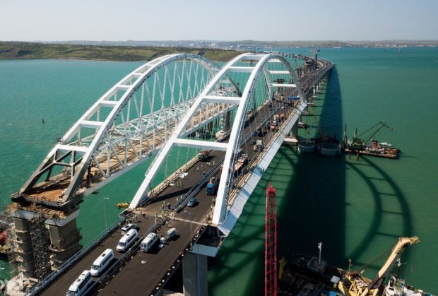 Советник Путина неожиданно предложил разобрать Крымский мост: пролив перевязан удавкой