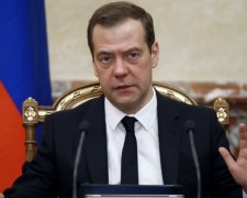 Медведєв побачив стабільність і попередив: буде гірше