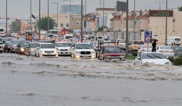Страшний дощ руйнує все у Саудівській Аравії та Катарі (відео)