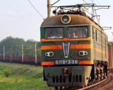 Юноша погиб под колесами грузового поезда, из-за разговора по телефону