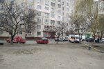 У Харкові банда малоліток з камінням і матюками атакувала парковку: можна здавати на металобрухт, дике відео