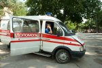 Под Киевом пьяные в хлам малолетки устроили драку с медиками: видео дичи