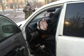 Авто после взрыва, фото: Twitter