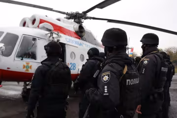 Вибори в Україні 2020: гелікоптери пильнували громадян с повітря - "Змінюють дислокацію"