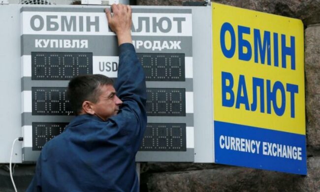 Це катастрофа: долар побив торішній рекорд