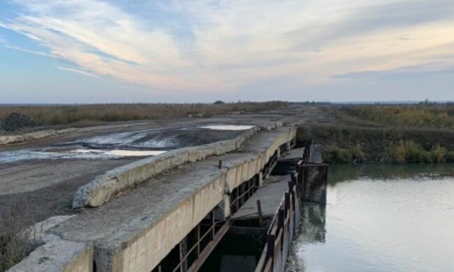 Міст через канал Кофа, фото: Telegram-канал " Україна в шоці"