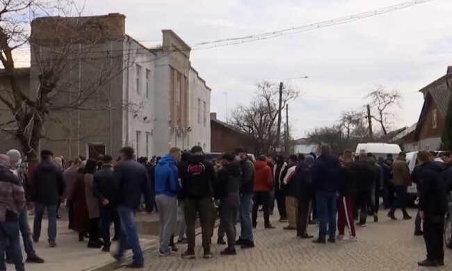 Головні новини за 1 квітня: старт призову до ЗСУ, проблеми у ЗНО та штраф за л*йно