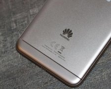 Huawei або Blackberry: смартфон вбив людину уві сні