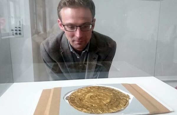 Золотий диск Мурдофа: історія древнього астрономічного календаря, який вважали простим талісманом