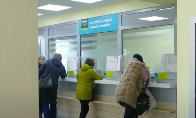Украинцы в банке. Фото: скрин youtube