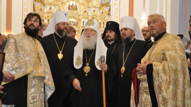 Загрожений тріумф Церкви України