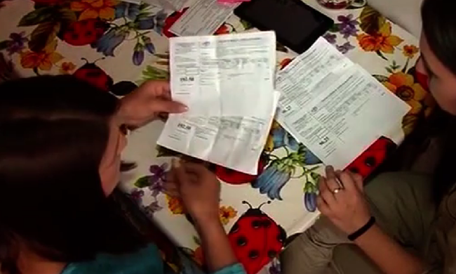 Платіжки за комуналку. Фото: скрін youtube