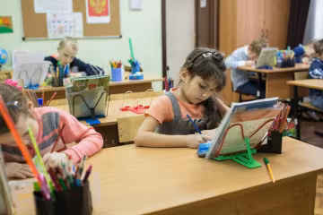 Кишенькові гроші - безпритульним: мелітопольські школярі показали приклад усій Україні, зворушливі кадри