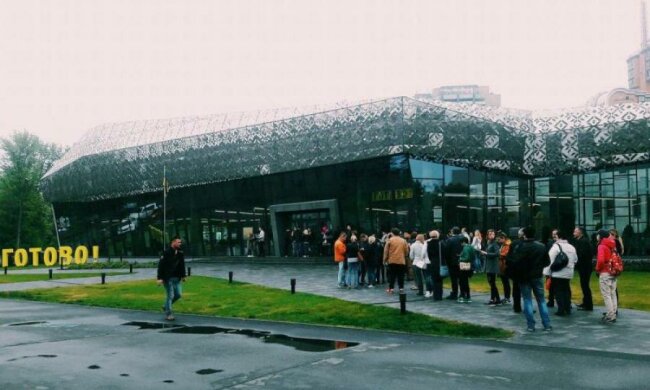 Девять кругов ада: как украинцы получают биометрику