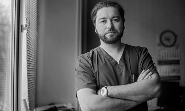 С этими горячими медиками женщины точно захотят "лечиться": фото