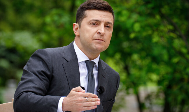 Зеленський відкинув церемонії і звернувся до мерів-бунтівників: "Нехай дивляться в очі батькам померлих"