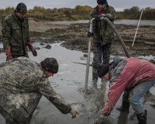 У Рівненській області схопили "чорних" копачів бурштину