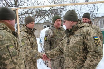 Главнокомандующий ВСУ обратился к каждому защитнику на Донбассе: "за любовь к Украине"