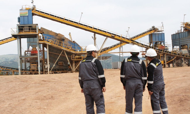 рабочие завода