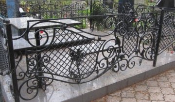 На Харківщині пара вкрала могильних огорож на 200 кг