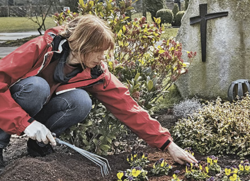 Кладбище, кадр из видео