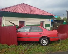 Под Днепром водитель легковушки "припарковался" прямо в спальне: снес полдома, - дикие кадры