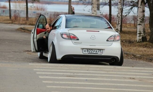 Росіяни маскують свої автомобілі в Україні (фото)