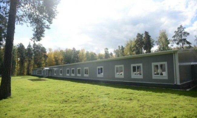 Робот-будівельник створив казарму з бетону