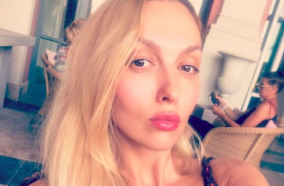 Полякова обнажилась для известного глянца, прикрылась лишь курточкой: "Фреймут потеряла дар речи"