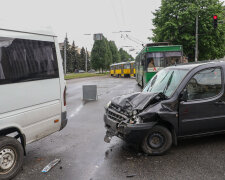 В Днепре неуправляемый Seat влетел в маршрутку с людьми, все решили фатальные секунды: детали ЧП