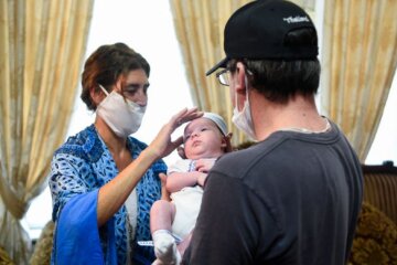 Аргентинская семья воссоединилась со своим малышом
