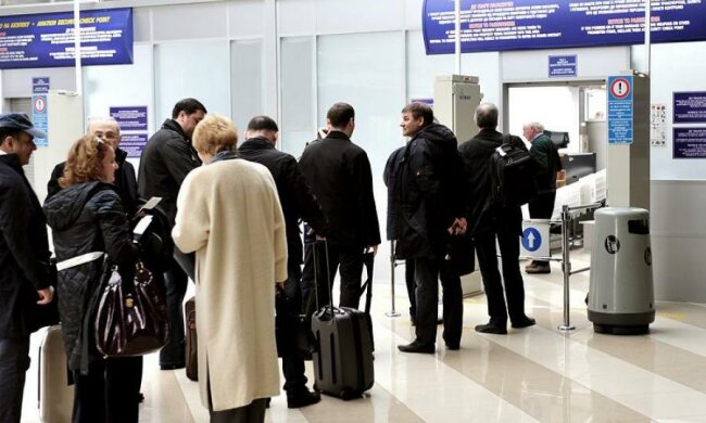 Перші українці перетнули кордон з Туреччиною по ID