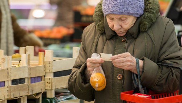 У депутатів 15 тисяч, у вас — 1,5: українцям підвищать прожитковий мінімум і пенсії
