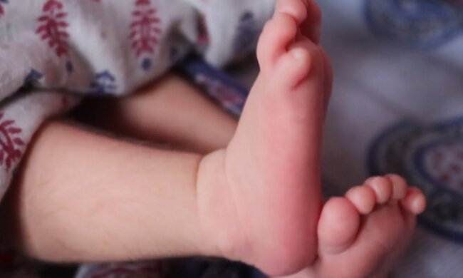 Скрин, видео YouTube младенец