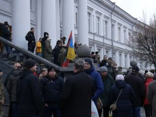 Под городским советом Полтавы состоялся протест Нацкорпуса