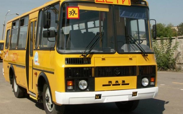 Дорога в крові: шкільний автобус потрапив у страшну аварію