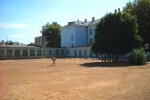 День знань у Дніпрі почався не з лінійки: біля школи виявили труп чоловіка