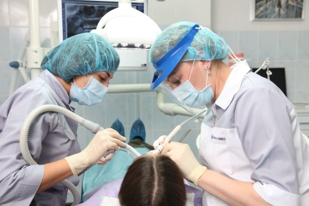 "Моей вины нет": украинский горе-стоматолог потерял иглу в горле ребенка