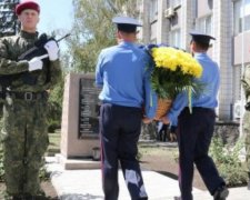  В Мариуполе открыли стелу в честь милиционеров Донетчины, погибших в АТО