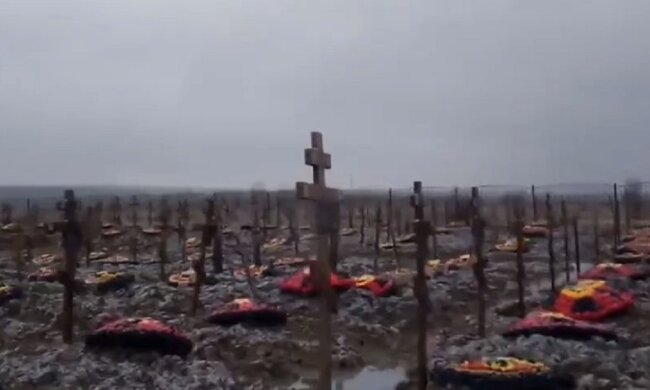 Могилы зарытых россиян. Фото: Youtube