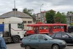 В Дніпрі спритний хлопець намагався впарити обгортку від шоколадки замість спецперепустки — реготали всім трамваєм