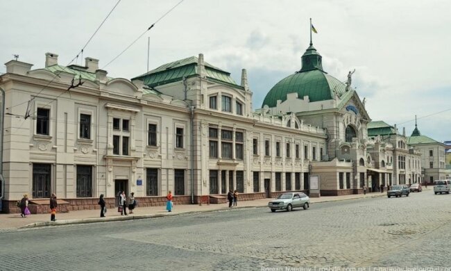 Керівника Чернівецького вокзалу затримали на хабарі