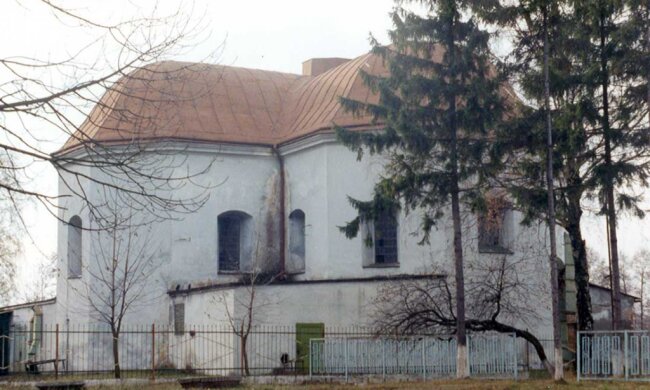 Пам'ять за копійки: на Львівщині пустили з молотка стародавній костел