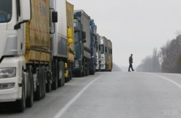 Росія затримала 197 українських вантажівок 