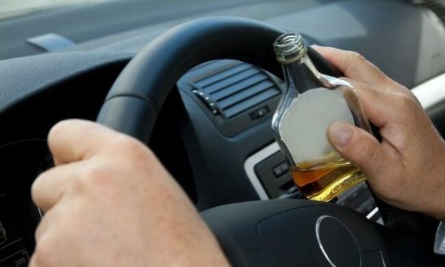 Прокурор-алкоголік попався "на вудочку" патрульних